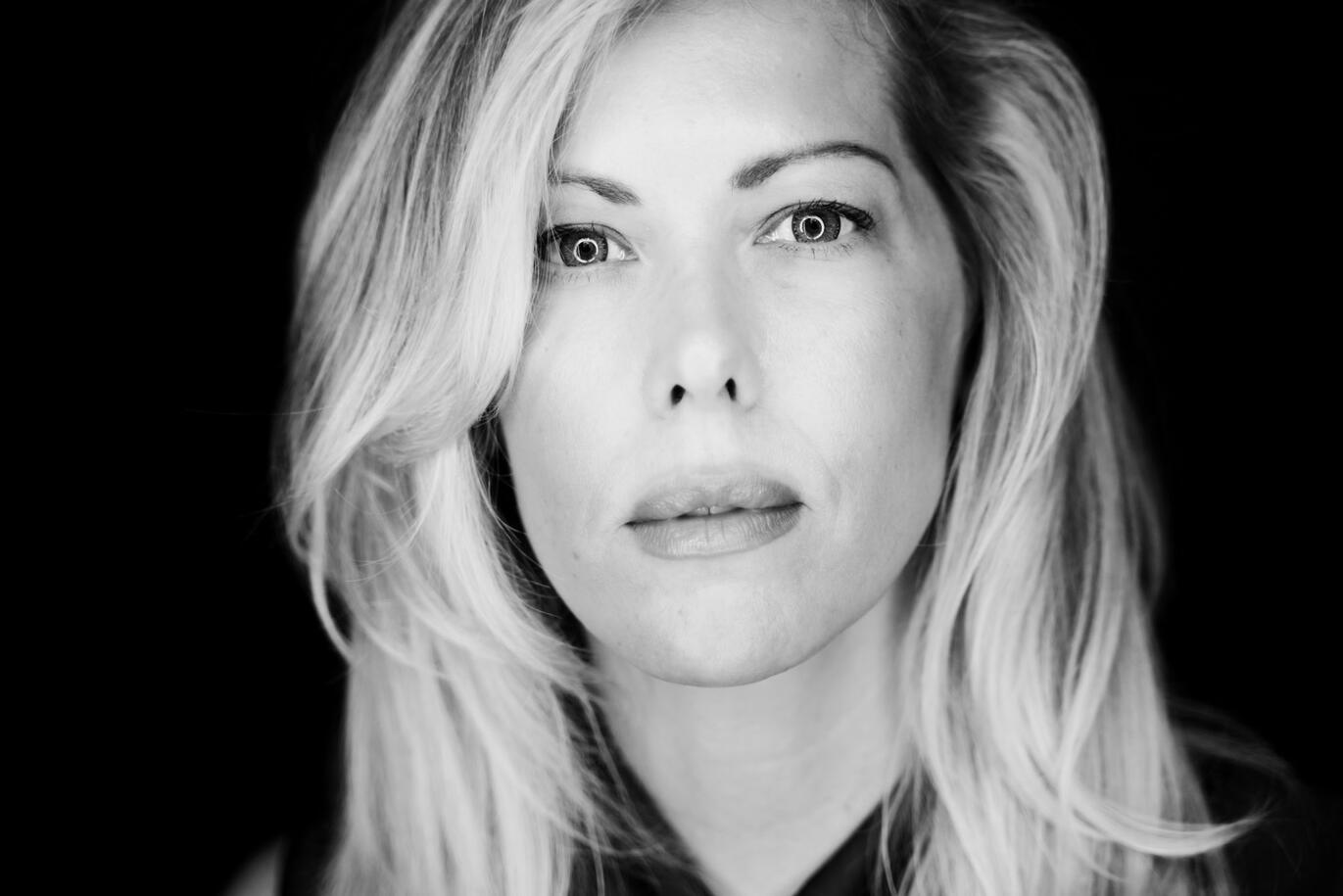 Stephanie works with non-fiction book authors in business, self-help, and memoir genres reap the exponential benefit of authorship by helping them develop their ideas, author strategies,and writing pathways and see them through the publishing process